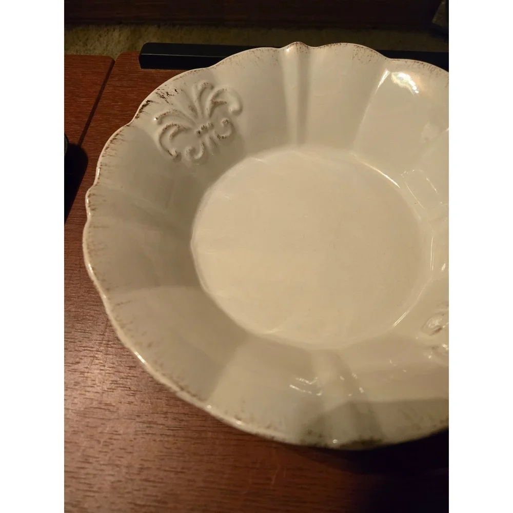 Baum Provence White Scalloped Pasta Bowl Fleur De Lis Distressed‎ Farmhouse 9in